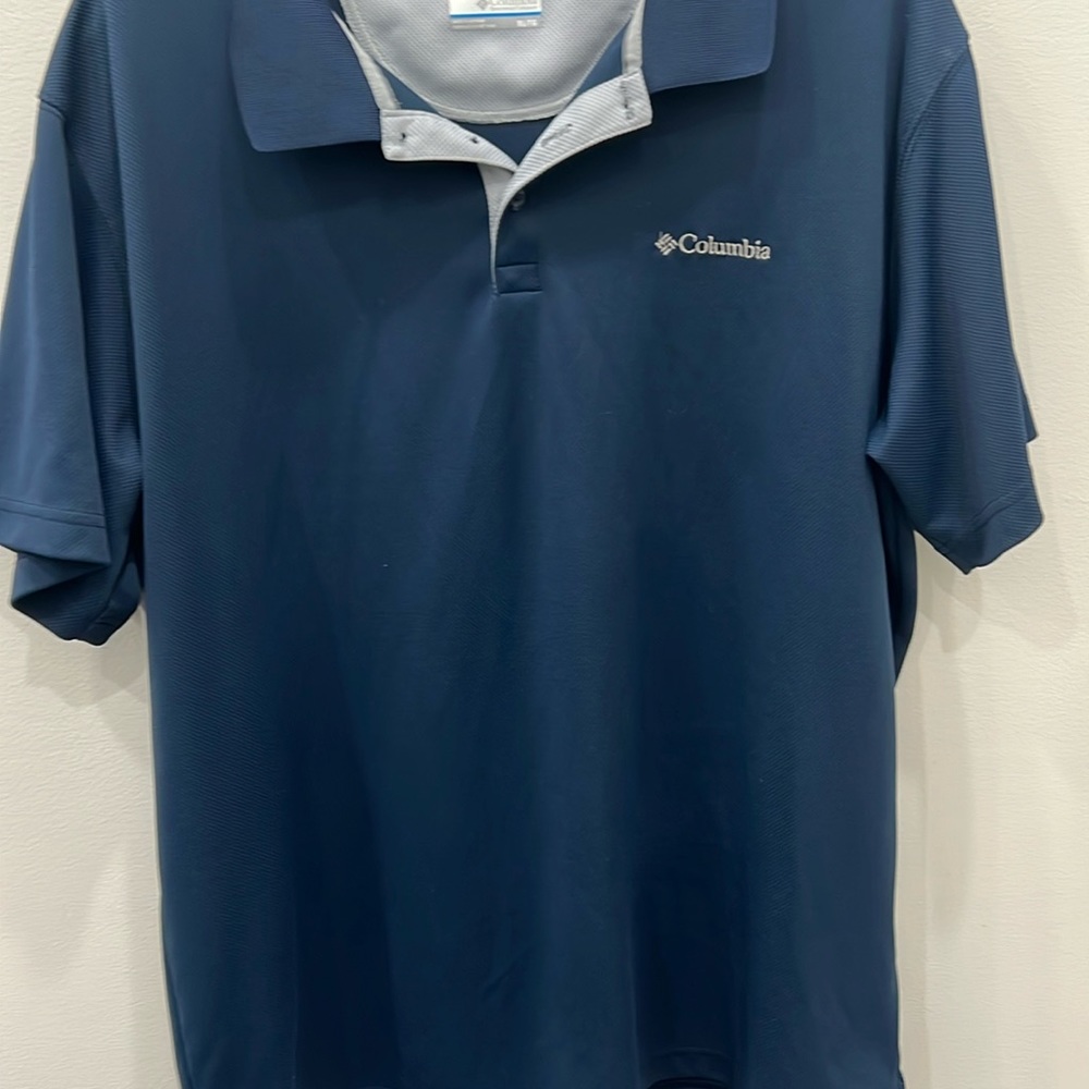 Columbia xl men’s polo. Navy Blue. Omni-Wick material. Great condition.